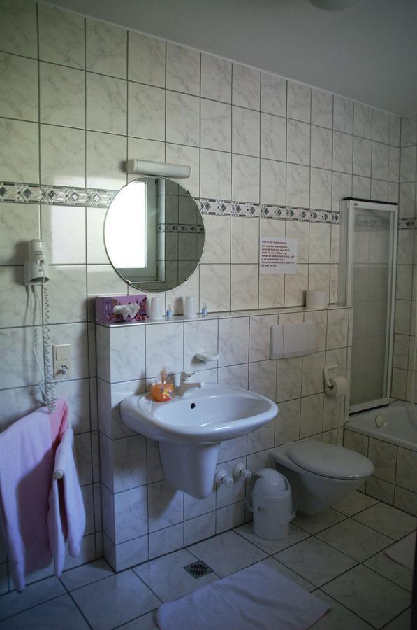 Hotel Restaurant Bieberstuben Menden Esterno foto