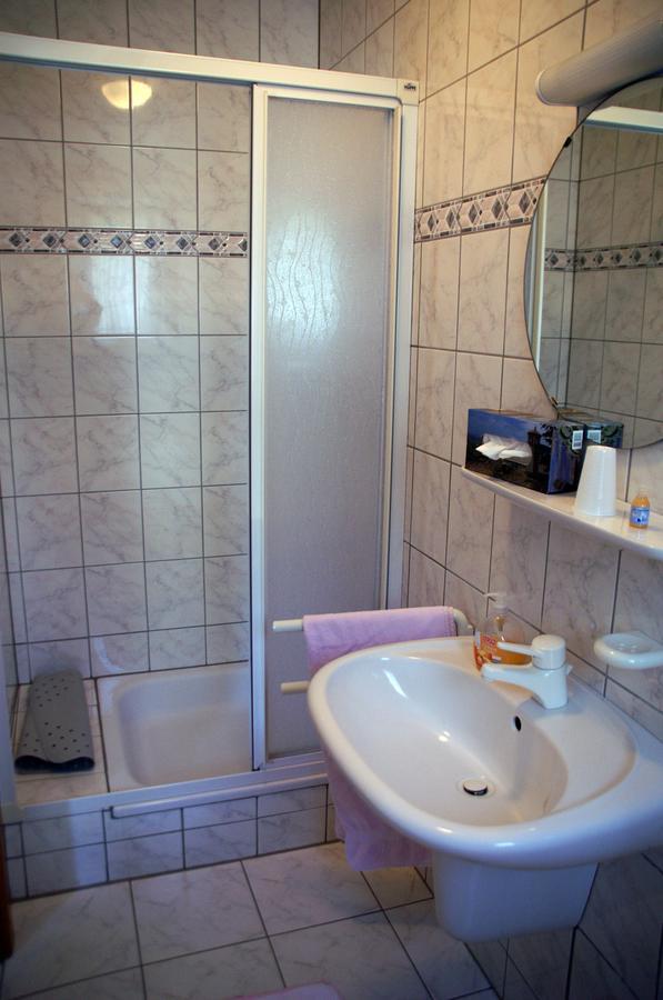 Hotel Restaurant Bieberstuben Menden Esterno foto